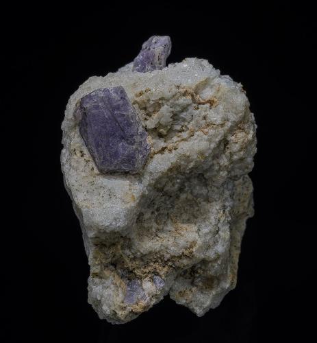 Sodalite (variety hackmanite)<br />Badakhshan Province, Afghanistan<br />4.0 x 2.7 cm<br /> (Author: am mizunaka)