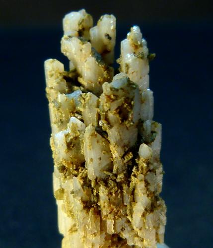 Albita<br />Oficarsa Quarry, De las Culebras Hill, Carchelejo, Cárcheles, Comarca Sierra Mágina, Jaén, Andalusia, Spain<br />2 x 1 x 1 cm.<br /> (Autor: Felipe Abolafia)