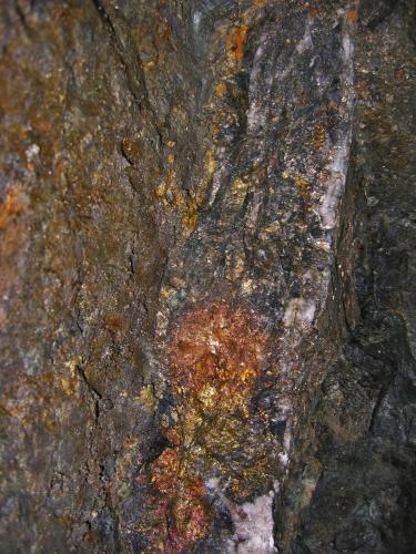 Chalcopyrite in vein<br />Mina South Crofty, Filon Northern Branch, Pool, Distrito Camborne - Redruth - Saint Day, Cornwall, Inglaterra / Reino Unido<br />fov is about 2.5metres<br /> (Author: markbeckett)