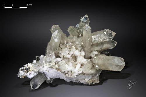 Quartz and Calcite<br />Huanggang Mines, Hexigten Banner (Kèshíkèténg Qí), Chifeng (Ulanhad), Inner Mongolia Autonomous Region, China<br />141 x 95 mm<br /> (Author: Manuel Mesa)