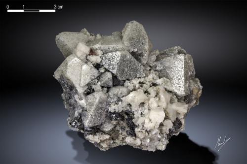 Scheelite, Calcite, Helvine<br />Huanggang Mines, Hexigten Banner (Kèshíkèténg Qí), Chifeng (Ulanhad), Inner Mongolia Autonomous Region, China<br />93 x 67 mm<br /> (Author: Manuel Mesa)