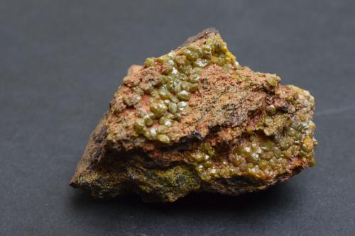Mimetita (variedad campyllita)<br />Filón Sur open pit, Minas de Tharsis, Tharsis, Alosno, Comarca El Andévalo, Huelva, Andalusia, Spain<br />6 x 4 x 3 cm<br /> (Autor: Antonio Alcaide)