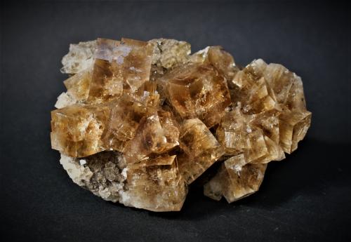 Fluorite<br />Flamboro Quarry, West Flamborough Township, Hamilton, Ontario, Canada<br />90mm x 60mm x 45mm<br /> (Author: Philippe Durand)