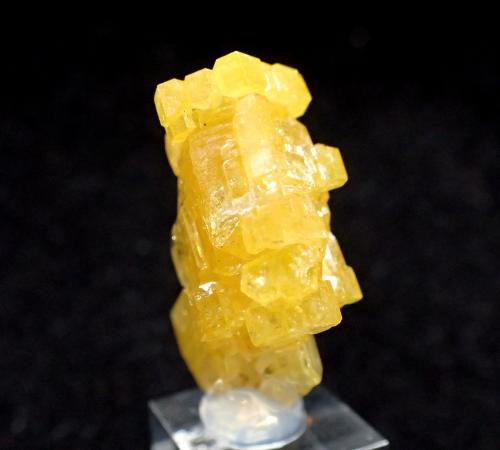 Mimetite<br />Guatomo Mine (Hat Yai), Tham Thalu, Bannang Sata District, Yala Province, Thailand<br />21 mm x 13 mm x 8 mm<br /> (Author: Don Lum)