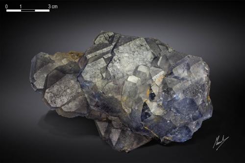 Fluorite<br />Huanggang Mines, Hexigten Banner (Kèshíkèténg Qí), Chifeng (Ulanhad), Inner Mongolia Autonomous Region, China<br />132 X 85 mm<br /> (Author: Manuel Mesa)
