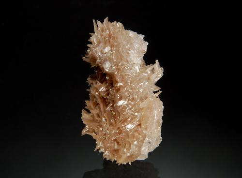 Cerussite<br />Nakhlak Mine, Madan-e Nakhlak, Anarak District, Nain, Isfahan Province, Iran<br />2.0 x 3.2 cm<br /> (Author: crosstimber)