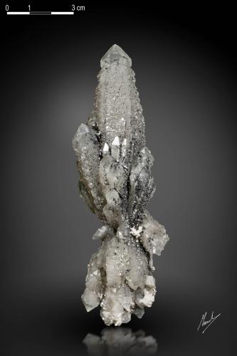 Quartz<br />Huanggang Mines, Hexigten Banner (Kèshíkèténg Qí), Chifeng (Ulanhad), Inner Mongolia Autonomous Region, China<br />132 x 34 mm<br /> (Author: Manuel Mesa)