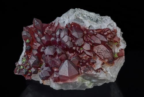 Quartz, Nickelaustinite<br />Bou Azzer mining district, Drâa-Tafilalet Region, Morocco<br />7.2 x 5.4 cm<br /> (Author: am mizunaka)