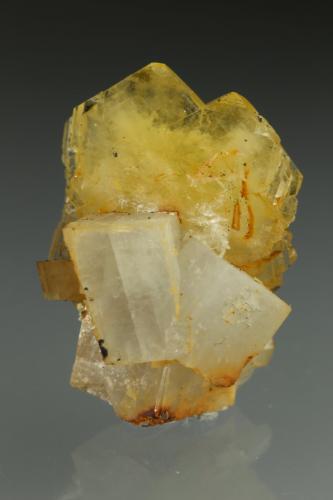 Barite, Calcite<br />La Marina Mine, Municipio Pauna, Western Emerald Belt, Boyacá Department, Colombia<br />14x21x12mm<br /> (Author: Fiebre Verde)