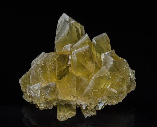 Barite<br />Silius, Metropolitan City of Cagliari, Sardinia/Sardegna, Italy<br />5.3 x 5.2 cm<br /> (Author: am mizunaka)