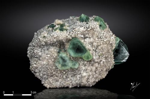 Fluorite on Quartz<br />Huanggang Mines, Hexigten Banner (Kèshíkèténg Qí), Chifeng (Ulanhad), Inner Mongolia Autonomous Region, China<br />112 X 81 mm<br /> (Author: Manuel Mesa)