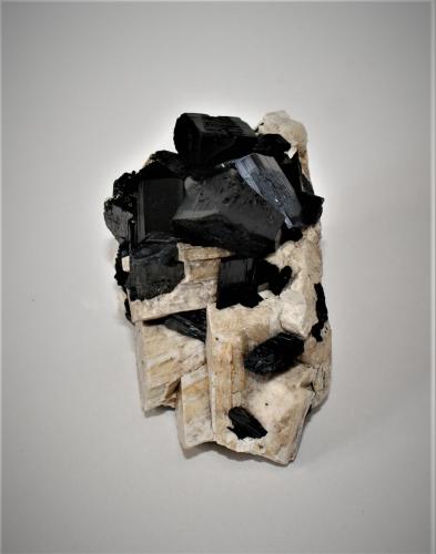 Arfvedsonite and microcline<br />Mount Malosa, Zomba District, Malawi<br />55mm 40mm x 40mm<br /> (Author: Philippe Durand)