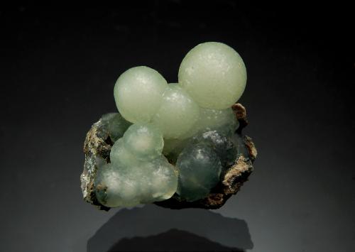 Prehnite<br />Cantera O&G Woodbury, Colinas Orenaug, Woodbury, Condado Litchfield, Connecticut, USA<br />2.4 x 2.5 cm<br /> (Author: crosstimber)