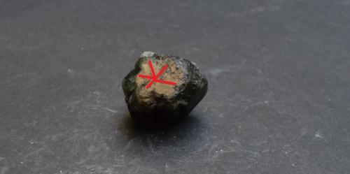 Crisoberilo (variedad alejandrita)<br />Novello Mine, Masvingo (Fort Victoria), Masvingo District, Masvingo Province, Zimbabwe<br />2,5 x 1,5 x 1,5 cm<br /> (Autor: Antonio Alcaide)
