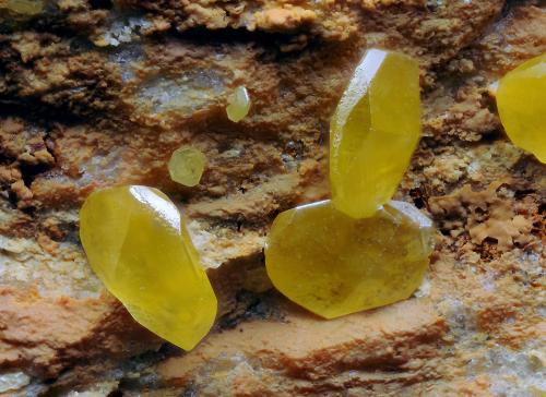 Wulfenite<br />El Cuco Mine, La Cunilla, Albuñuelas, Comarca Valle de Lecrín, Granada, Andalusia, Spain<br />FOV 2.5mm<br /> (Author: Carlos Pareja)