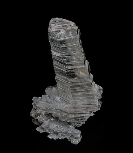 Quartz<br />Pozo Bor, Depósito Dalnegorsk B, Dalnegorsk, Distrito urbano Dalnegorsk, Primorsky Krai, Rusia<br />4.4 x 2.5 cm<br /> (Author: am mizunaka)