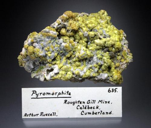 Pyromorphite<br />Roughton Gill, Caldbeck Fells, Allerdale, (antes Cumberland), Cumbria, Inglaterra / Reino Unido<br />8x5x2 cm overall size<br /> (Author: Jesse Fisher)