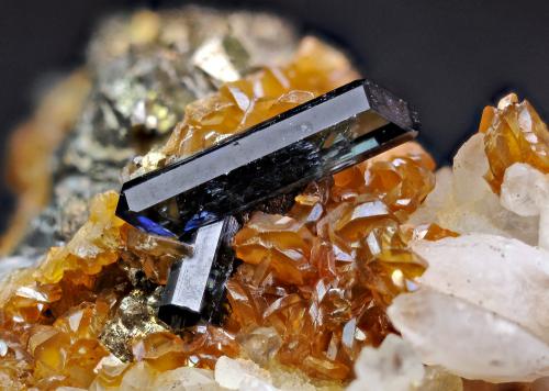 Vivianite<br />Corta Brunita, La Peraleja, Sierra Minera de Cartagena-La Unión, La Unión, Comarca Campo de Cartagena, Región de Murcia (Murcia), España<br />FOV 12mm<br /> (Author: Carlos Pareja)