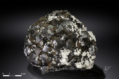 Helvina sobre Magnetita<br />Huanggang Mines, Hexigten Banner (Kèshíkèténg Qí), Chifeng (Ulanhad), Inner Mongolia Autonomous Region, China<br />122 X 115 mm<br /> (Autor: Manuel Mesa)