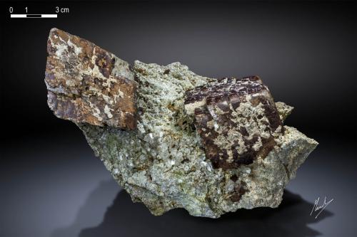 Siderite<br />Tormiq Valley, Baltistan District, Gilgit-Baltistan (Northern Areas), Pakistan<br />185 X 114 mm<br /> (Author: Manuel Mesa)