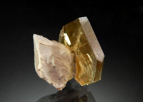 Baryte<br />Warihuyn Hill, →2850 m., Puños, Miraflores District, Huamalíes Province, Huánuco Department, Peru<br />2.0 x 2.6 cm<br /> (Author: crosstimber)