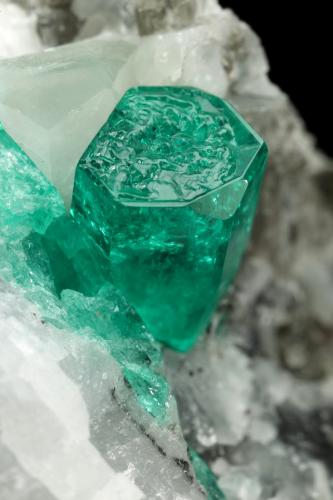 Beryl (variety emerald), Calcite<br />La Pita mining district, Cunas Mine, Municipio Maripí, Western Emerald Belt, Boyacá Department, Colombia<br />43x63x56mm, xl=10x6mm<br /> (Author: Fiebre Verde)