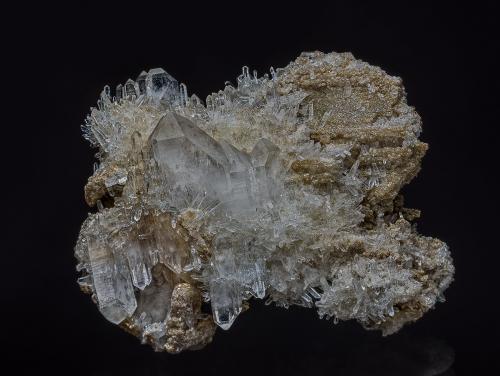 Quartz, Cookeite<br />Bennett Quarry, Buckfield, Oxford County, Maine, USA<br />7.2 x 6.0 cm<br /> (Author: am mizunaka)