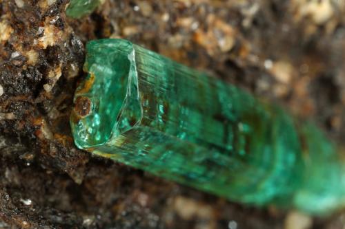 Beryl (variety emerald), Calcite<br />Chivor mining district, Porvenir Mine, Municipio Chivor, Eastern Emerald Belt, Boyacá Department, Colombia<br />65x87x77mm, main xl=43mm<br /> (Author: Fiebre Verde)