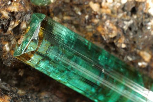 Beryl (variety emerald), Calcite<br />Chivor mining district, Porvenir Mine, Municipio Chivor, Eastern Emerald Belt, Boyacá Department, Colombia<br />65x87x77mm, main xl=43mm<br /> (Author: Fiebre Verde)