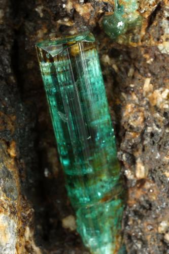 Beryl (variety emerald), Calcite<br />Chivor mining district, Porvenir Mine, Municipio Chivor, Eastern Emerald Belt, Boyacá Department, Colombia<br />65x87x77mm, main xl=43mm<br /> (Author: Fiebre Verde)