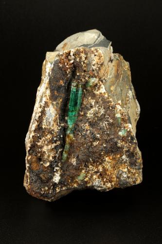 Beryl (variety emerald), Calcite<br />Chivor mining district, Porvenir Mine, Municipio Chivor, Eastern Emerald Belt, Boyacá Department, Colombia<br />65x87x77mm, main xl=43mm<br /> (Author: Fiebre Verde)