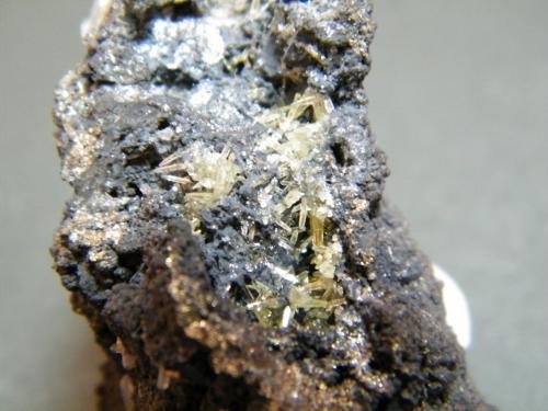 Mimetite and Smithsonite<br />Tsumeb Mine, Tsumeb, Otjikoto Region, Namibia<br />34mm x 47mm x 35mm<br /> (Author: Heimo Hellwig)