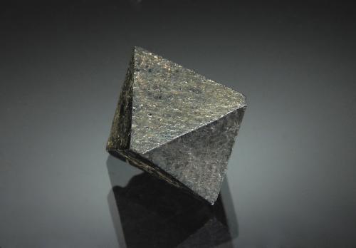 Magnetite<br />Atakor volcanic massif, Ahaggar Mountain, Tamanghasset Province, Algeria<br />1.8 x 2.0 cm<br /> (Author: crosstimber)