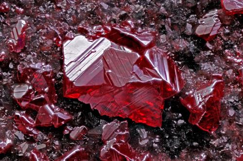 Cinnabar<br />El Entredicho Mine, Almadenejos, Comarca Valle de Alcudia, Ciudad Real, Castilla-La Mancha, Spain<br />FOV 2.5mm<br /> (Author: Carlos Pareja)