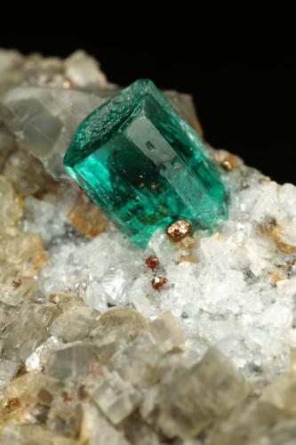 Beryl (variety emerald), Albite (variety cleavelandite), Calcite, Pyrite<br />Chivor mining district, Municipio Chivor, Eastern Emerald Belt, Boyacá Department, Colombia<br />51x18x21mm, xl=5mm<br /> (Author: Fiebre Verde)