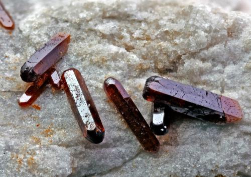 Vanadinite<br />Mina Nuestra Señora de las Angustias, Cerro de la Fuente de la Teja, Alhama de Granada, Comarca Alhama de Granada, Granada, Andalucía, España<br />FOV 6mm<br /> (Author: Carlos Pareja)