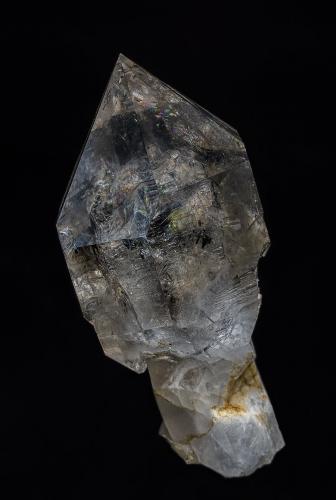 Quartz<br />Distrito Jinkouhe, Prefectura Leshan, Provincia Sichuan, China<br />10.3 x 5.5 cm<br /> (Author: am mizunaka)