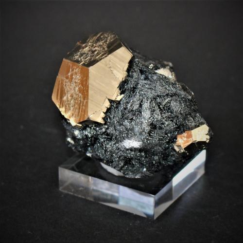 Pyrite and Hematite<br />Mina Rio (Mina Rio Marina), realce Valle Giove, Rio Marina, Isla de Elba, Provincia Livorno, Toscana, Italia<br />65mm x 55mm x 45mm<br /> (Author: Philippe Durand)