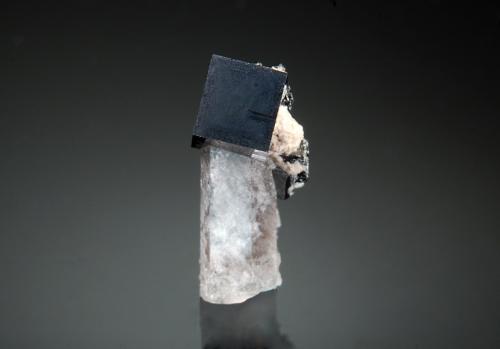 Bixbyite<br />Thomas Range, Juab County, Utah, USA<br />1.1 x 2.3 cm<br /> (Author: crosstimber)