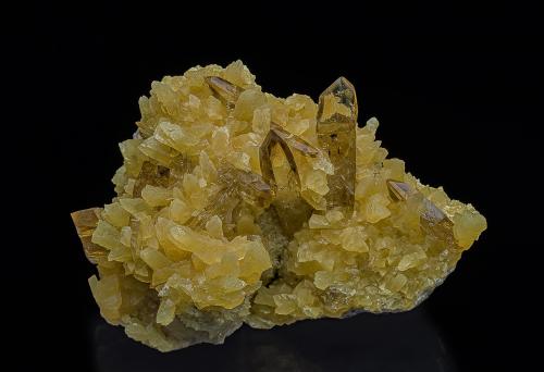 Barite, Calcite<br />Elk Creek, Dalzell, Meade County, South Dakota, USA<br />7.9 x 5.9 cm<br /> (Author: am mizunaka)