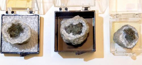 Millerite on Quartz<br />Wallace Stone Company Quarry, Bay Port Michigan, Pigeon, Huron County, Michigan, USA<br />3 examples    1.8 cm - 2.4 cm<br /> (Author: Bob Harman)