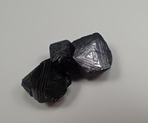 Magnetite<br />Laila base camp area, Ghanche District, Gilgit-Baltistan (Northern Areas), Pakistan<br />45 mm x 25 mm x 17 mm<br /> (Author: Don Lum)