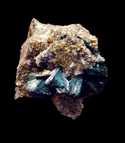 Gormanite<br />Big Fish River, Dawson mining district, Yukon Territory, Canada<br />4 cm<br /> (Author: Nunzio)