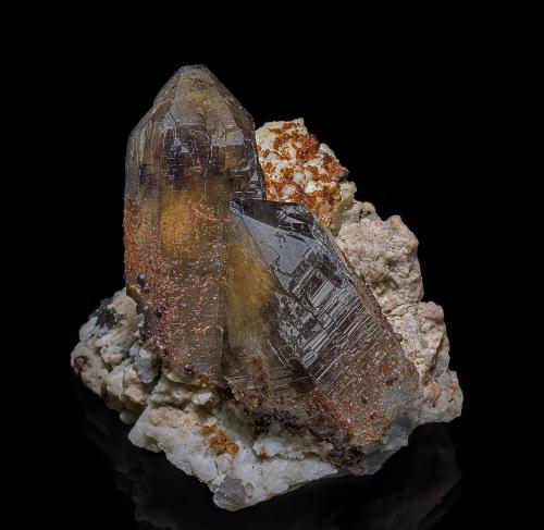 Quartz (variety smoky quartz), Spessartine<br />Wushan Spessartine prospects, Tongbei, Yunxiao, Zhangzhou Prefecture, Fujian Province, China<br />9.2 x 7.5 cm<br /> (Author: am mizunaka)