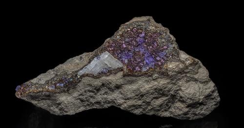 Fluorite, Calcite<br />Stoneco Auglaize Quarry, Junction, Paulding County, Ohio, USA<br />17.5 x 7.5 cm<br /> (Author: am mizunaka)