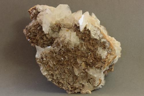 Calcita<br />Canteras de mármol, Estremoz, Distrito Évora, Región Alentejo, Portugal<br />125X71X48 mm<br /> (Autor: Juan Espino)