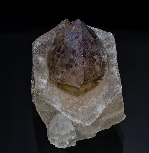 Quartz (variety smoky quartz), Quartz<br />Petersen Mountain, Hallelujah Junction area, Washoe County, Nevada, USA<br />3.2 x 4.2 cm<br /> (Author: am mizunaka)