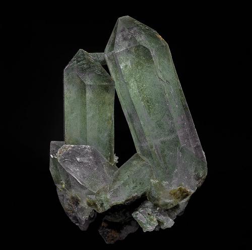 Quartz with Chlorite<br />Schin gorge, Thusis, Domleschg, Hinterrhein Valley, Grischun (Grisons; Graubünden), Switzerland<br />7.9 x 5.8 cm<br /> (Author: am mizunaka)