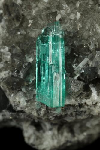 Beryl (variety emerald), Calcite, Dolomite, Pyrite<br />Chivor mining district, Municipio Chivor, Eastern Emerald Belt, Boyacá Department, Colombia<br />32x41x31mm, xl=15mm<br /> (Author: Fiebre Verde)