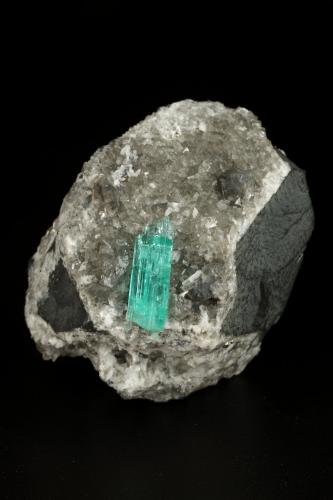 Beryl (variety emerald), Calcite, Dolomite, Pyrite<br />Chivor mining district, Municipio Chivor, Eastern Emerald Belt, Boyacá Department, Colombia<br />32x41x31mm, xl=15mm<br /> (Author: Fiebre Verde)